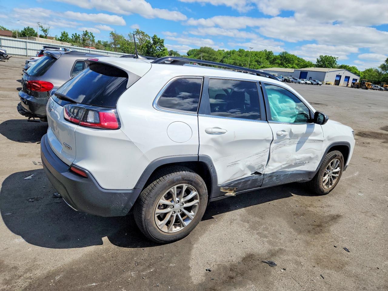 2022 Jeep Cherokee Latitude Lux - Image 3