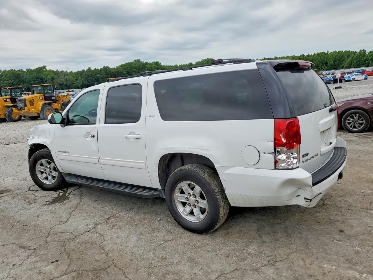 2011 GMC Yukon Xl C1500 Slt - Image 2
