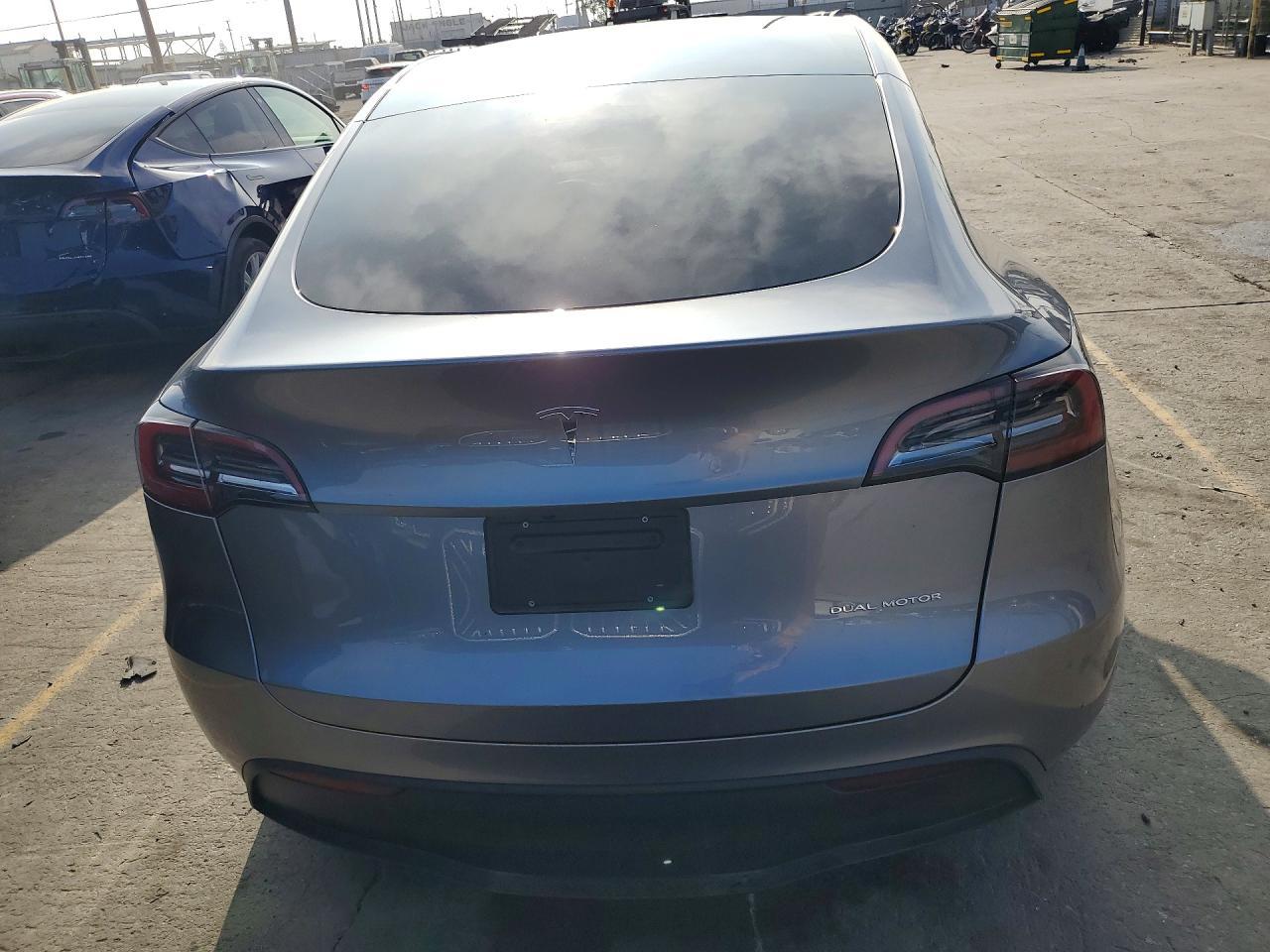 2025 Tesla Model Y - Image 6