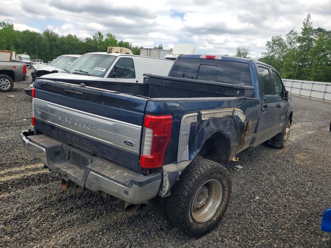 2019 Ford F350 Super Duty - Фото 3