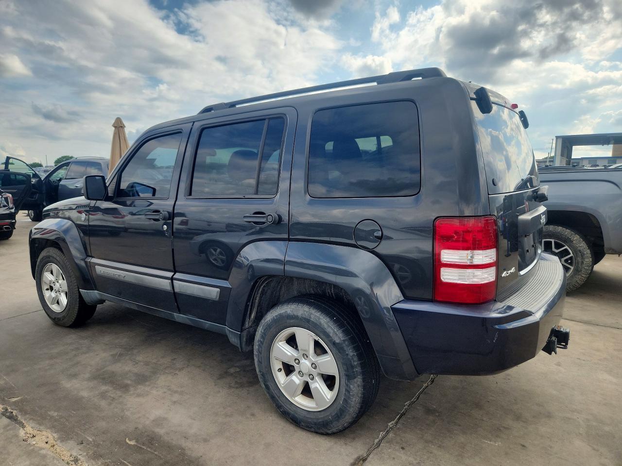 2011 Jeep Liberty Sport - Фото 2