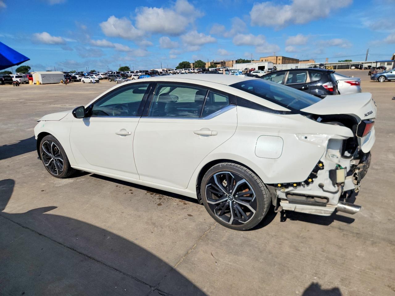2024 Nissan Altima Sr - Image 2
