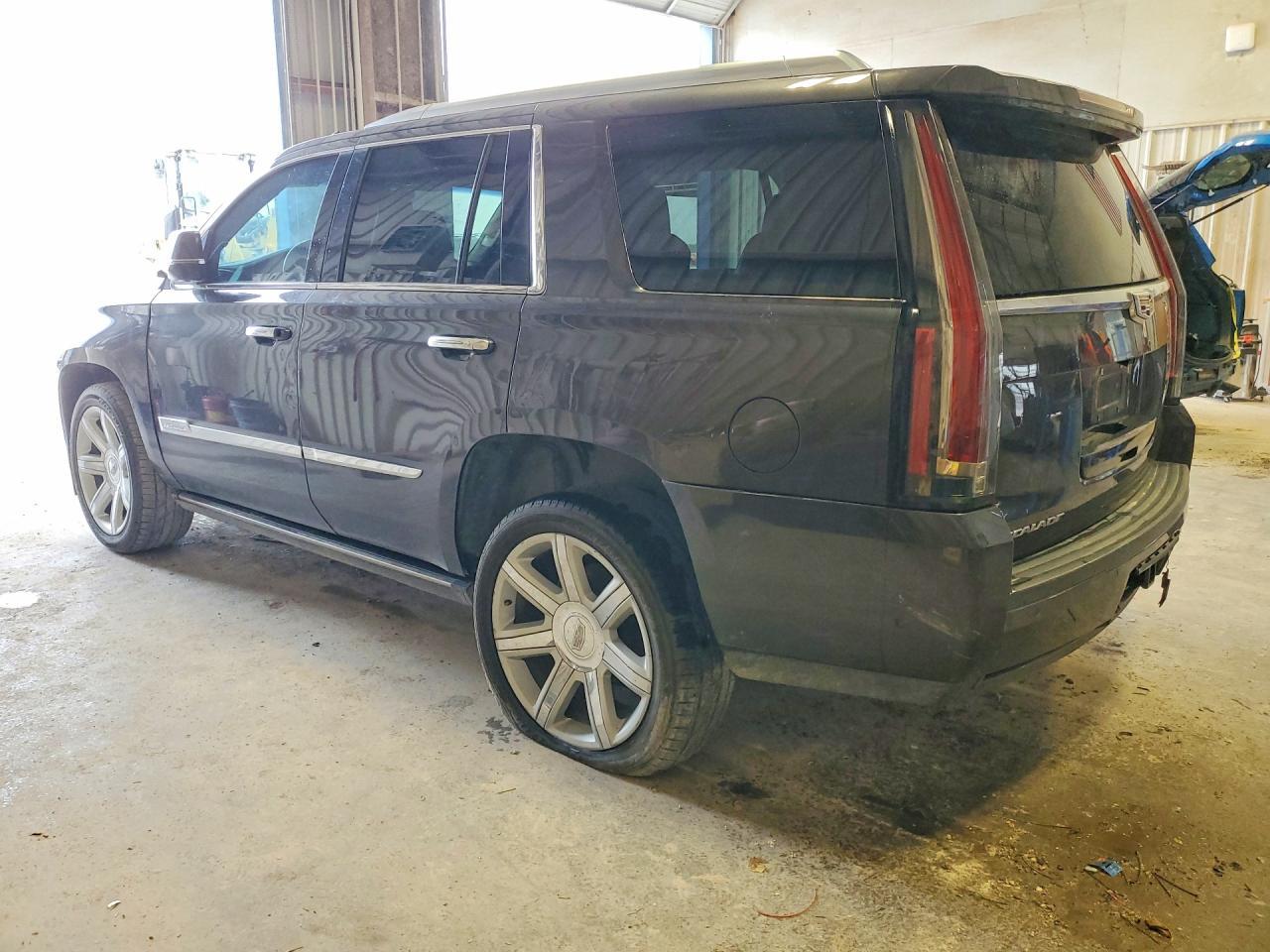 2018 Cadillac Escalade Premium Luxury - Фото 2