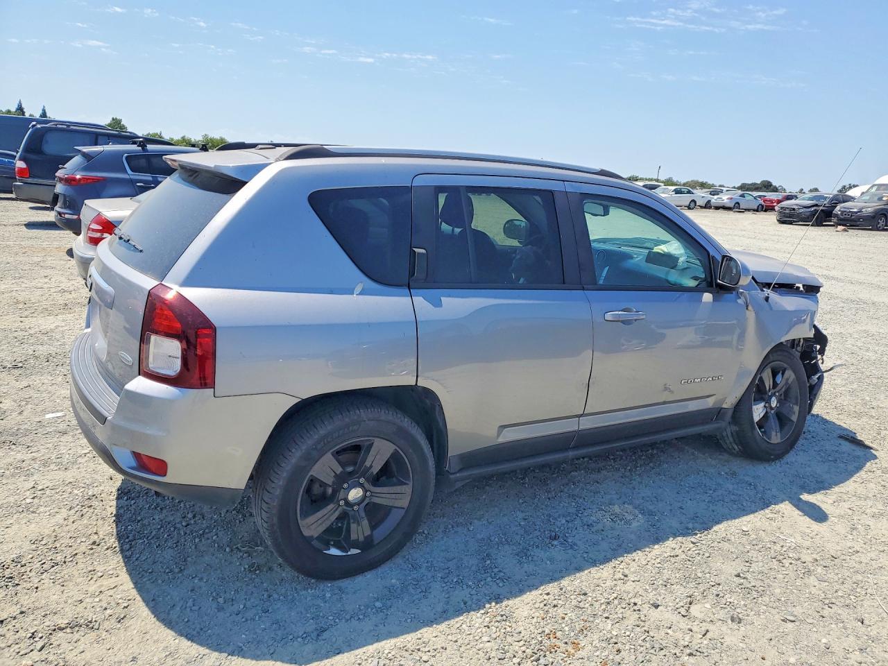 2017 Jeep Compass Latitude - Image 3