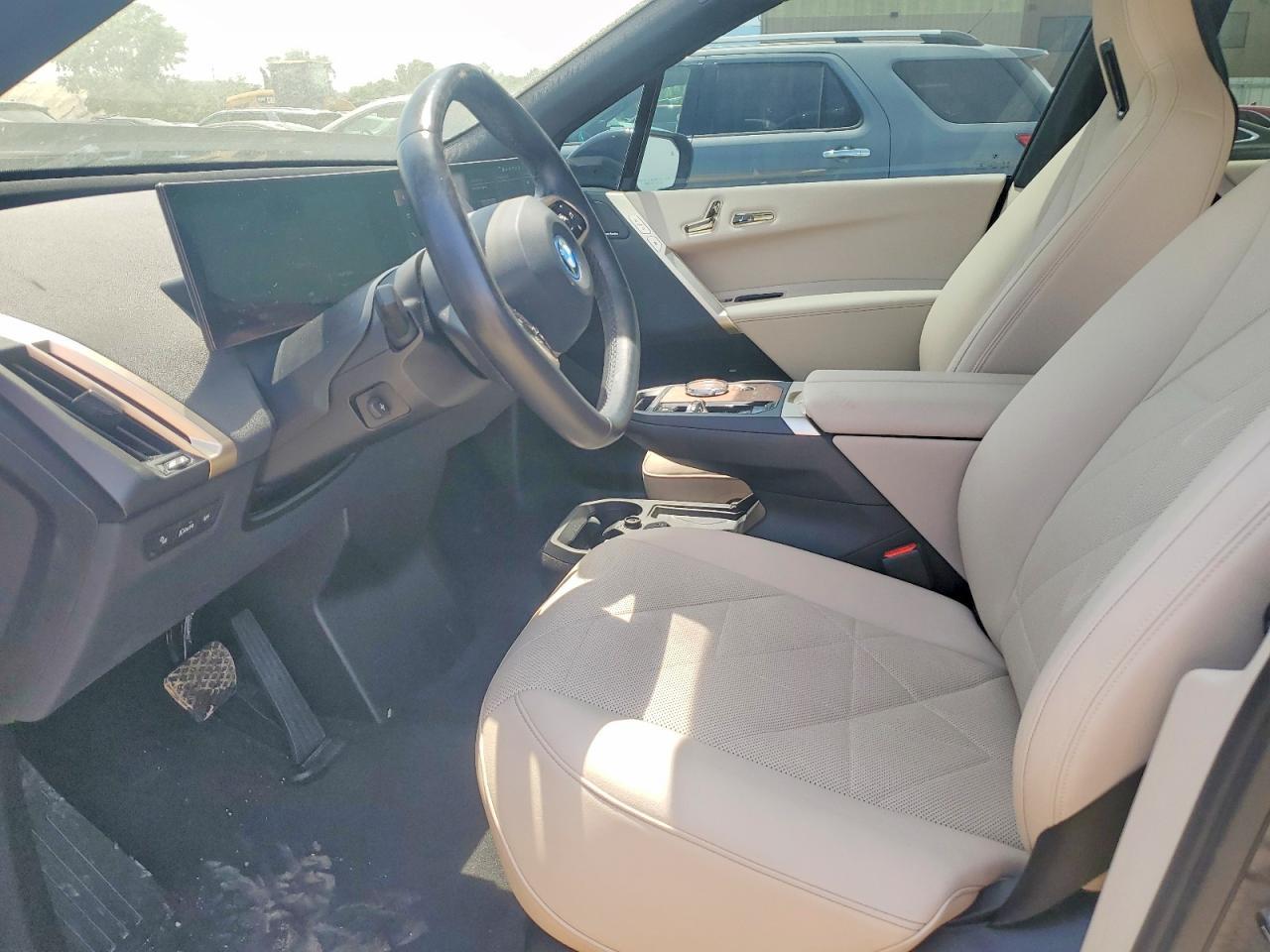 2023 BMW Ix xDrive50 - Фото 7
