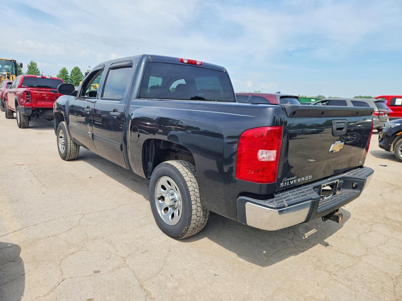 2009 Chevrolet Silverado C1500 - Image 2