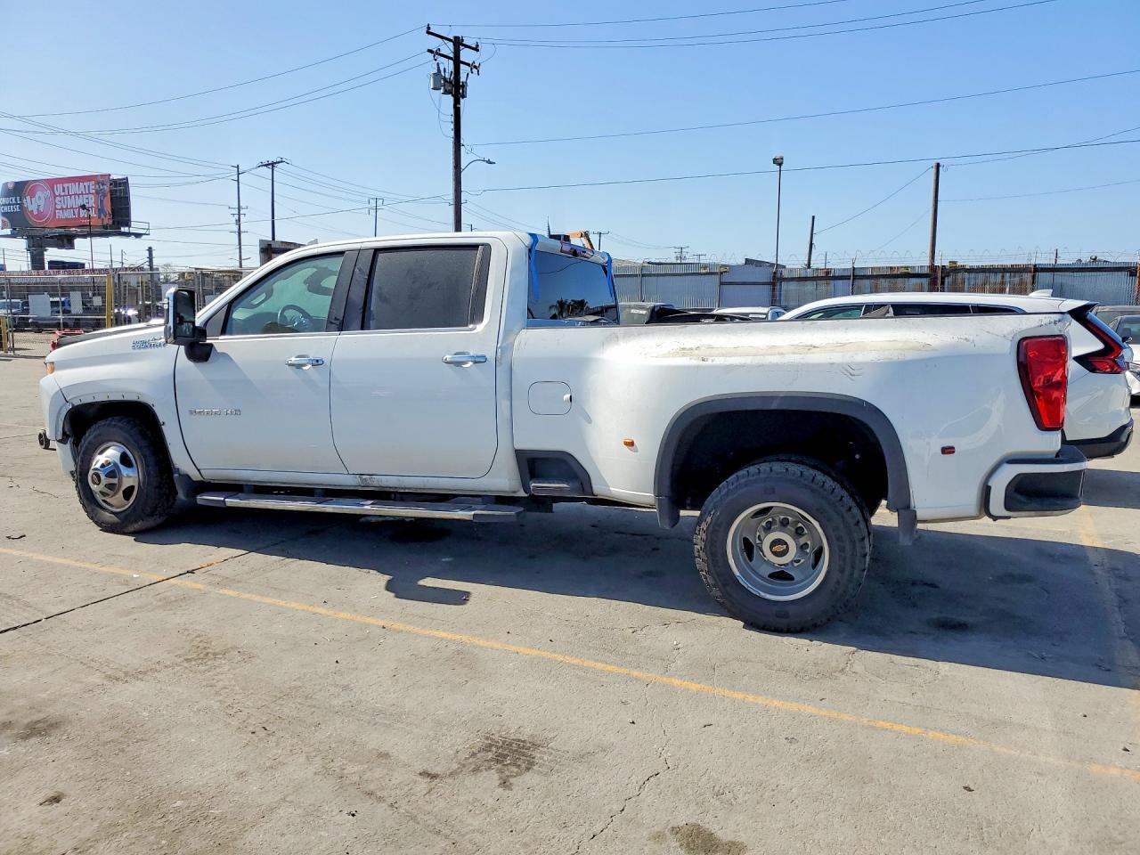 2023 Chevrolet Silverado K3500 High Country - Фото 2