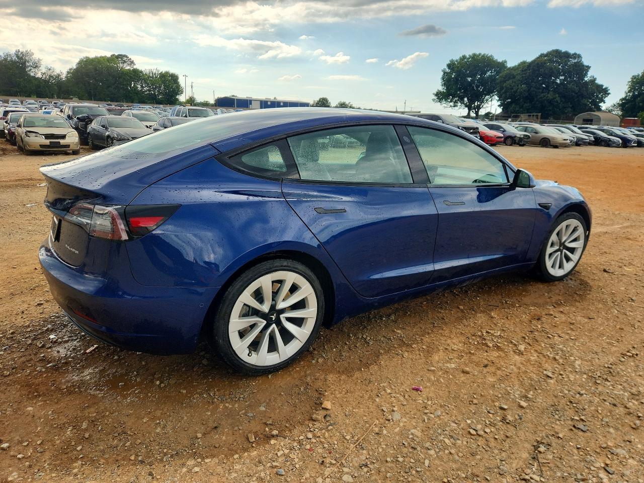 2022 Tesla Model 3 - Фото 3