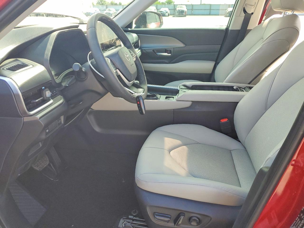2025 Toyota Grand Highlander Xle - Image 7