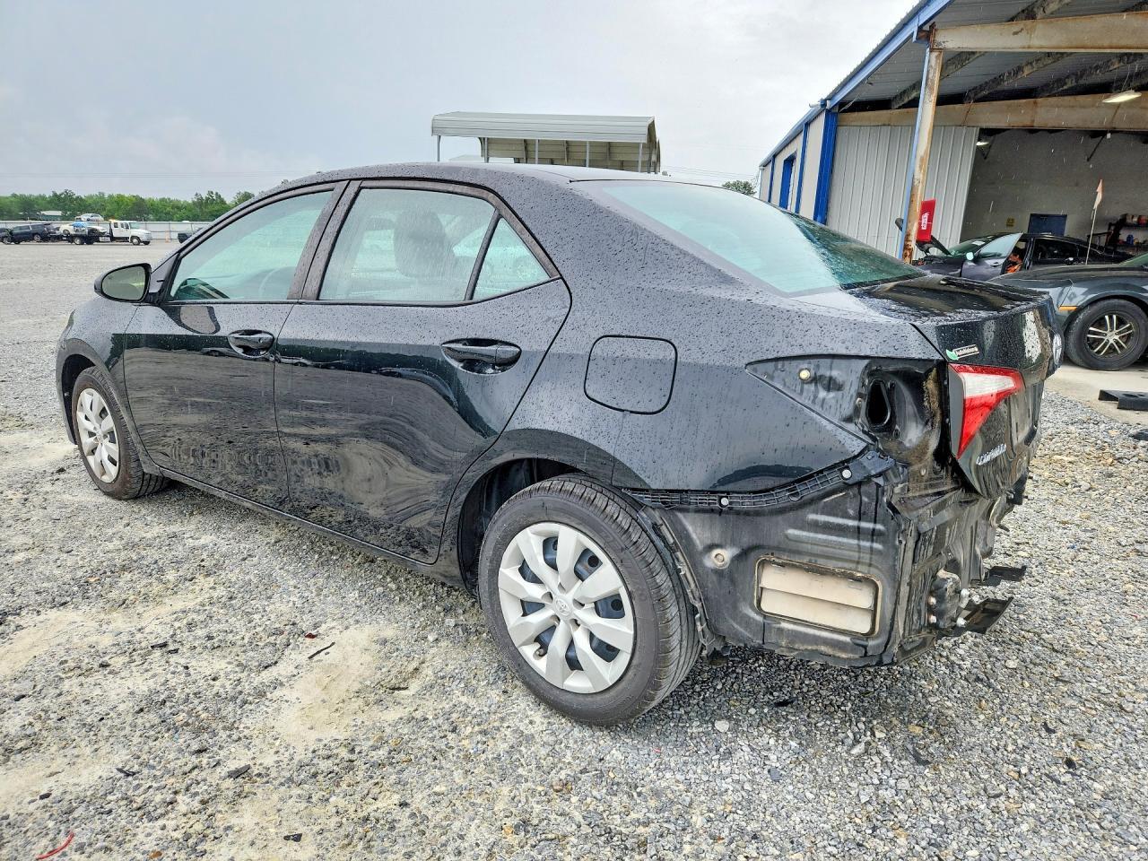 2015 Toyota Corolla Le - Фото 2
