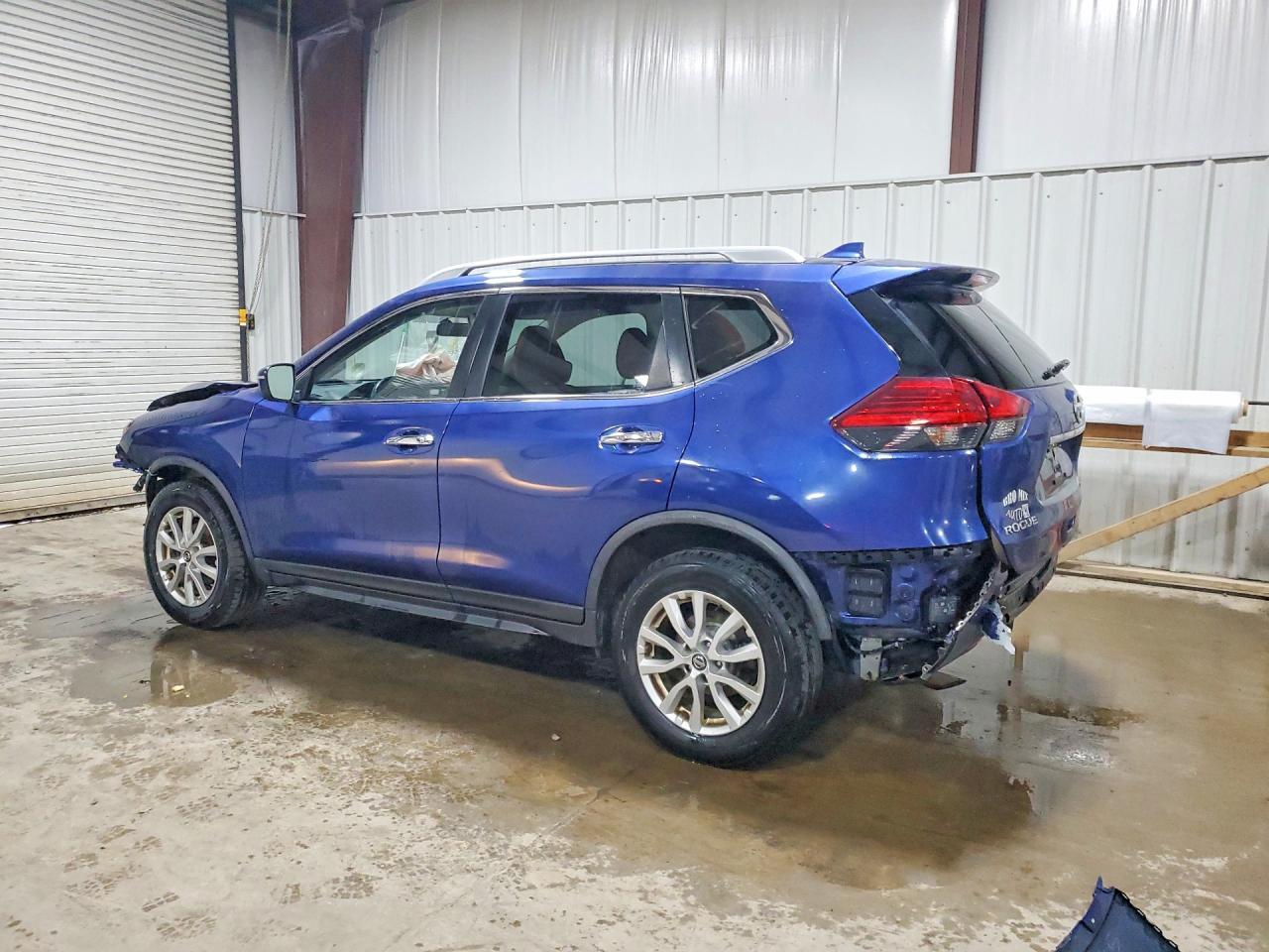 2017 Nissan Rogue Sv - Image 2