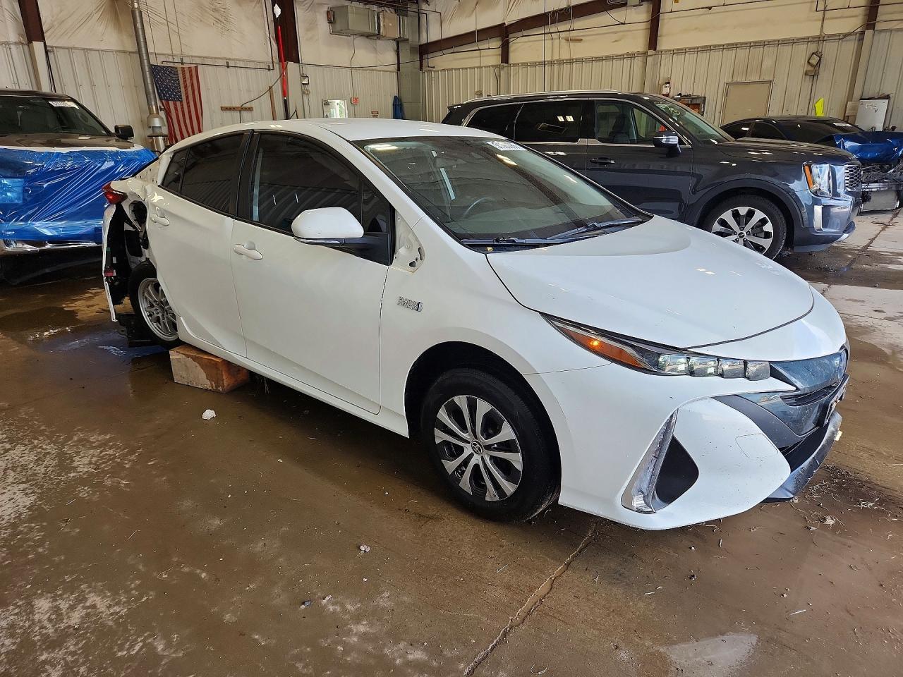 2022 Toyota Prius Prime Le - Фото 4
