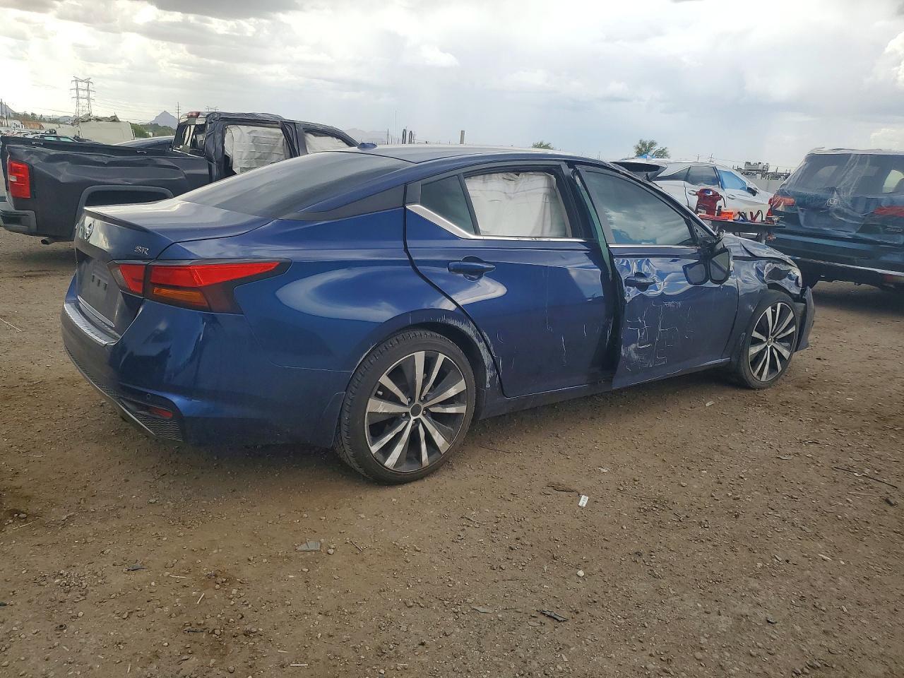 2022 Nissan Altima Sr - Image 3