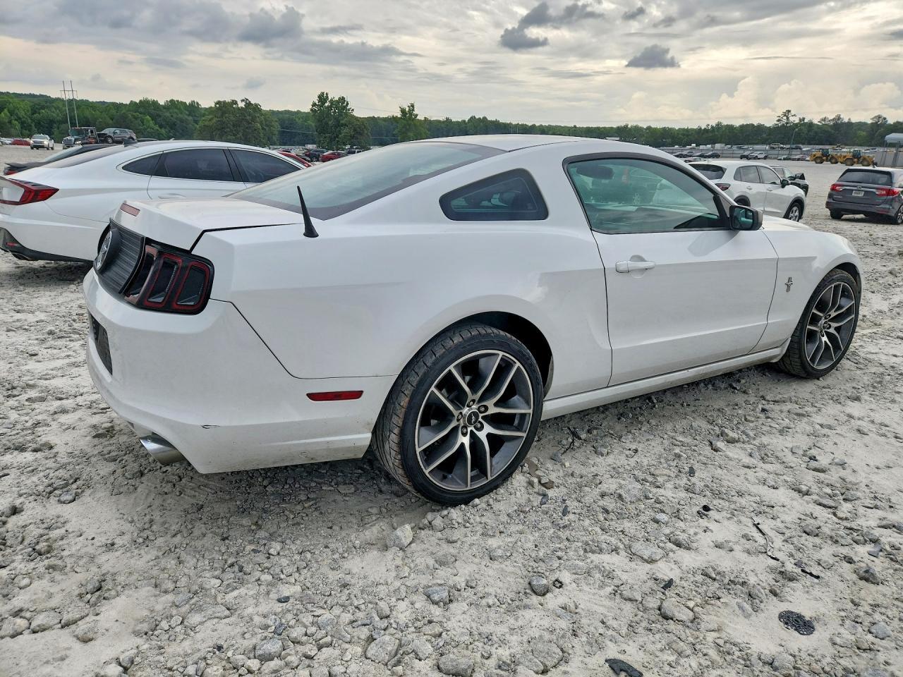 2014 Ford Mustang - Image 3