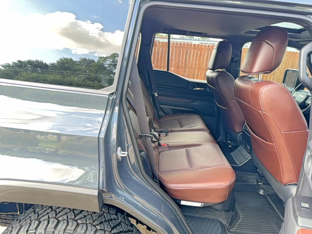 2025 Toyota Land Cruiser Base - Фото 6