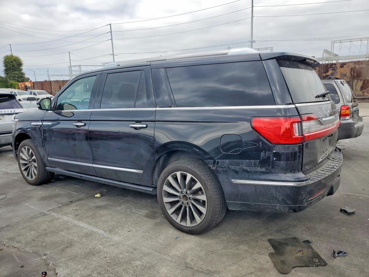 2019 Lincoln Navigator L Select - Image 2