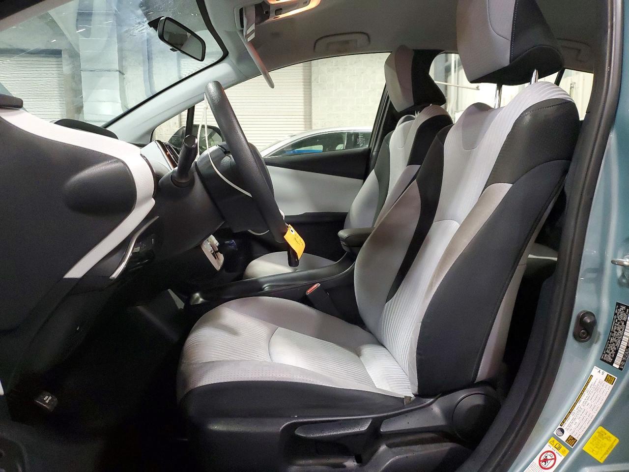 2016 Toyota Prius Two - Фото 7