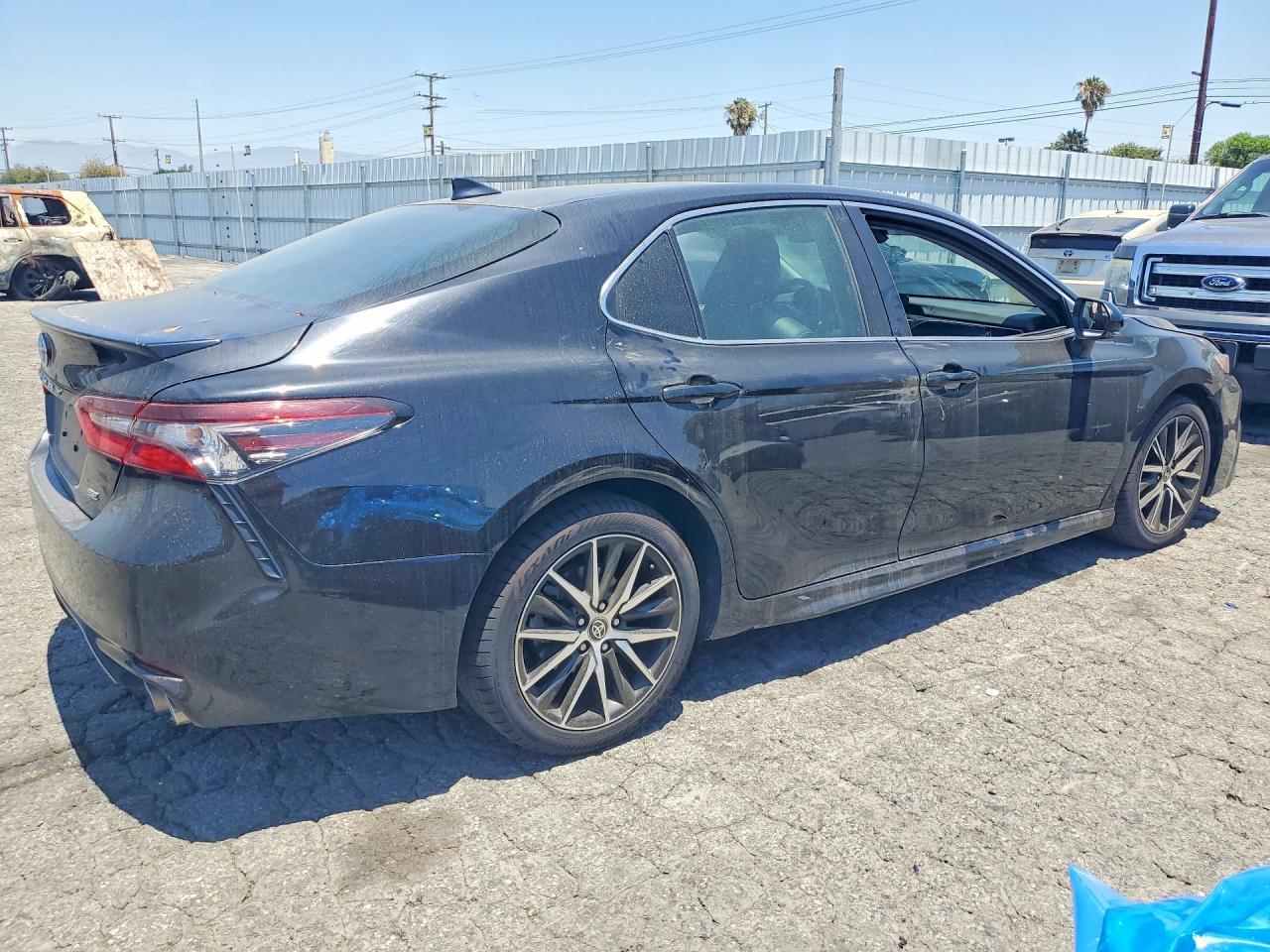 2023 Toyota Camry Se - Image 3