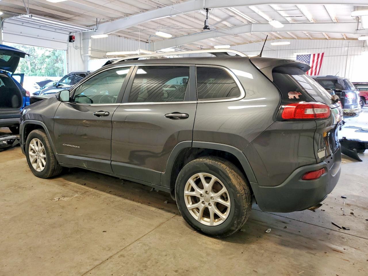 2016 Jeep Cherokee Latitude - Фото 2