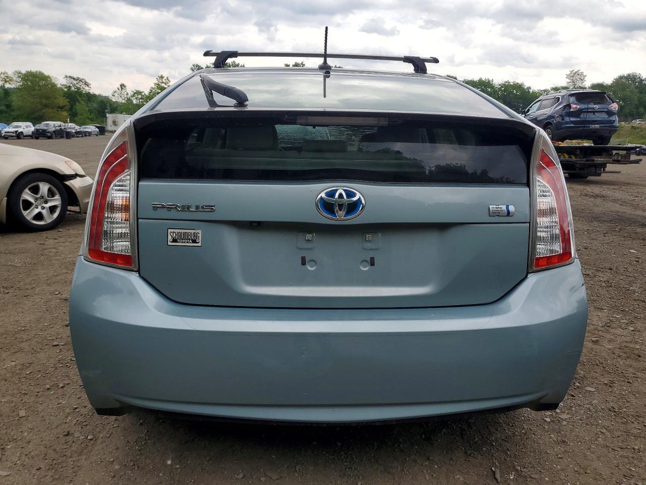 2013 Toyota Prius Three - Image 6