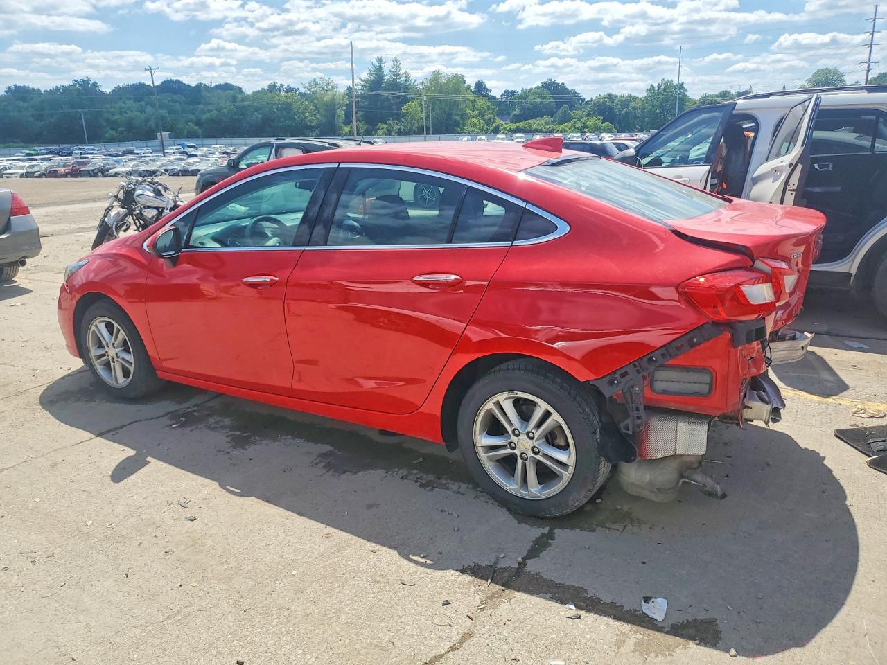 2017 Chevrolet Cruze Lt - Image 2