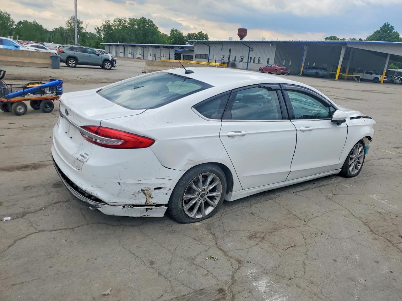 2017 Ford Fusion Se - Фото 3