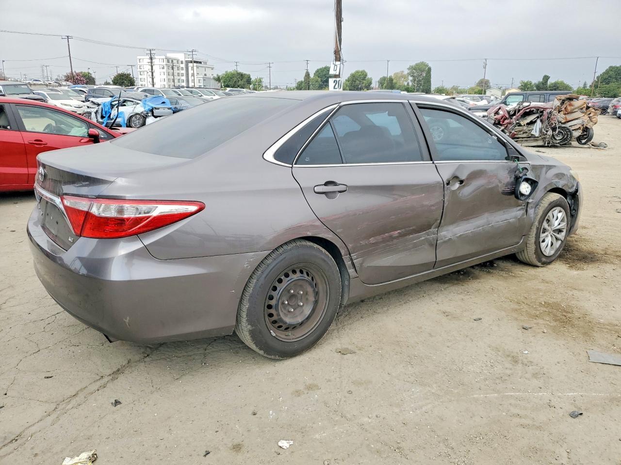2016 Toyota Camry Le - Фото 3