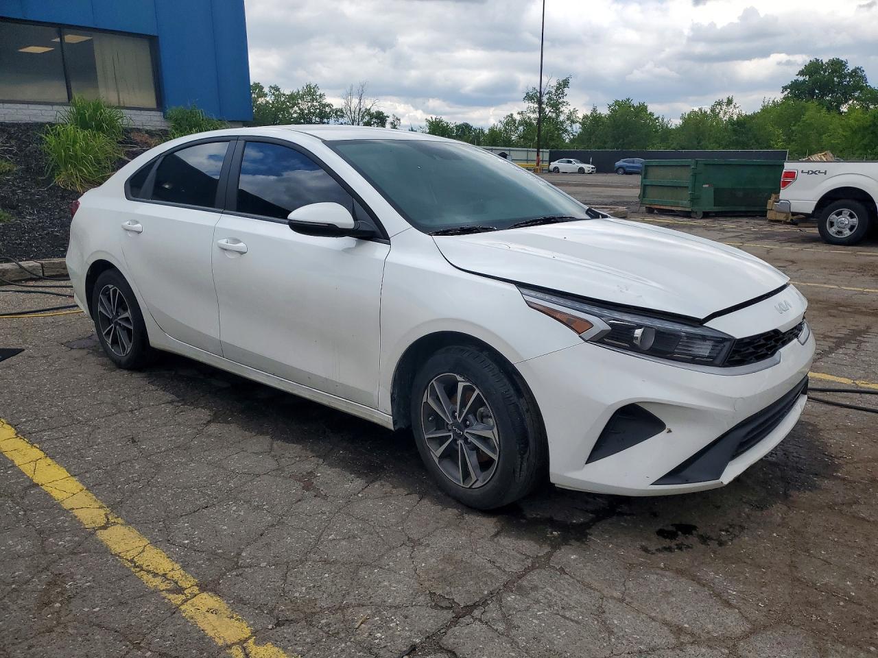 2024 Kia Forte Lxs - Image 4