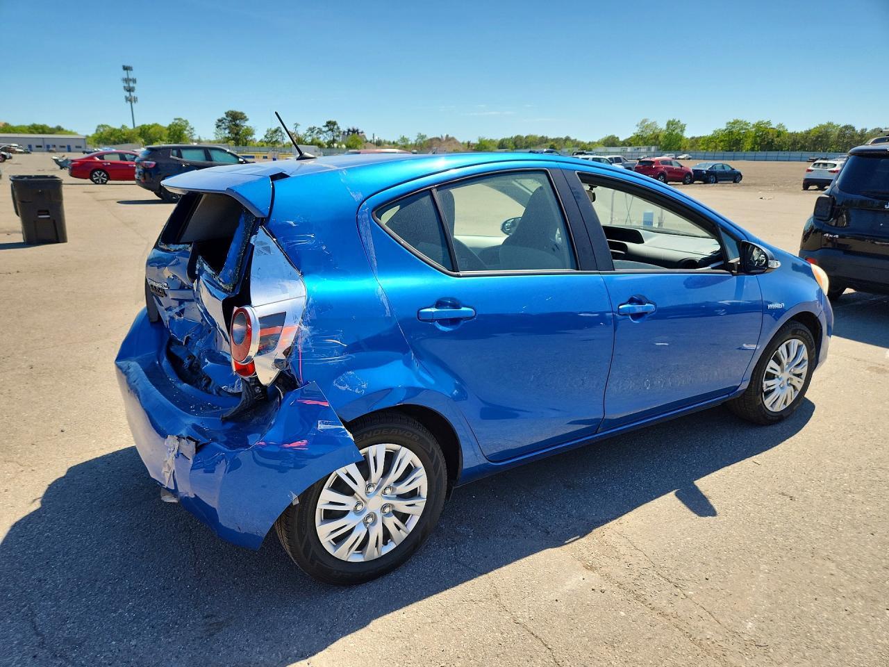 2014 Toyota Prius C One - Image 3