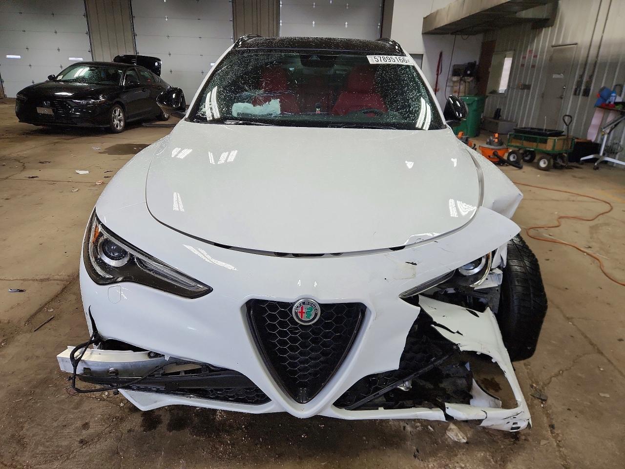 2022 Alfa Romeo Stelvio Ti - Фото 5