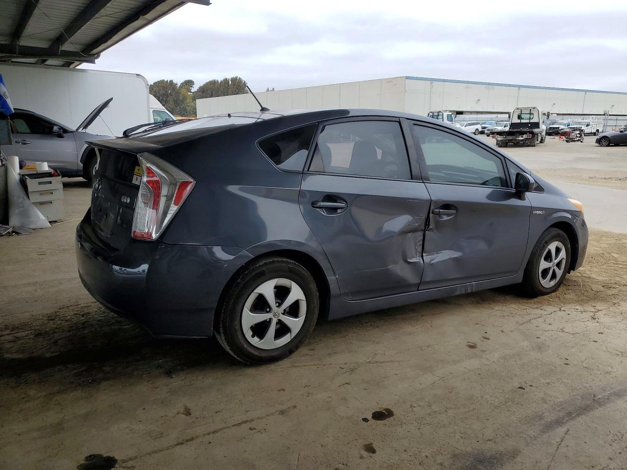 2012 Toyota Prius Two - Фото 3