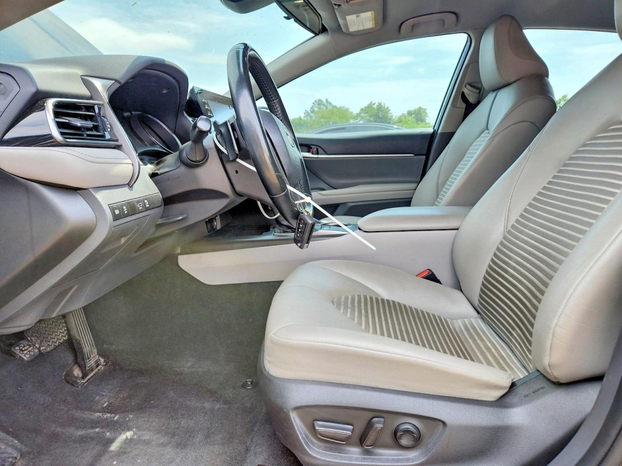 2022 Toyota Camry Se - Image 7
