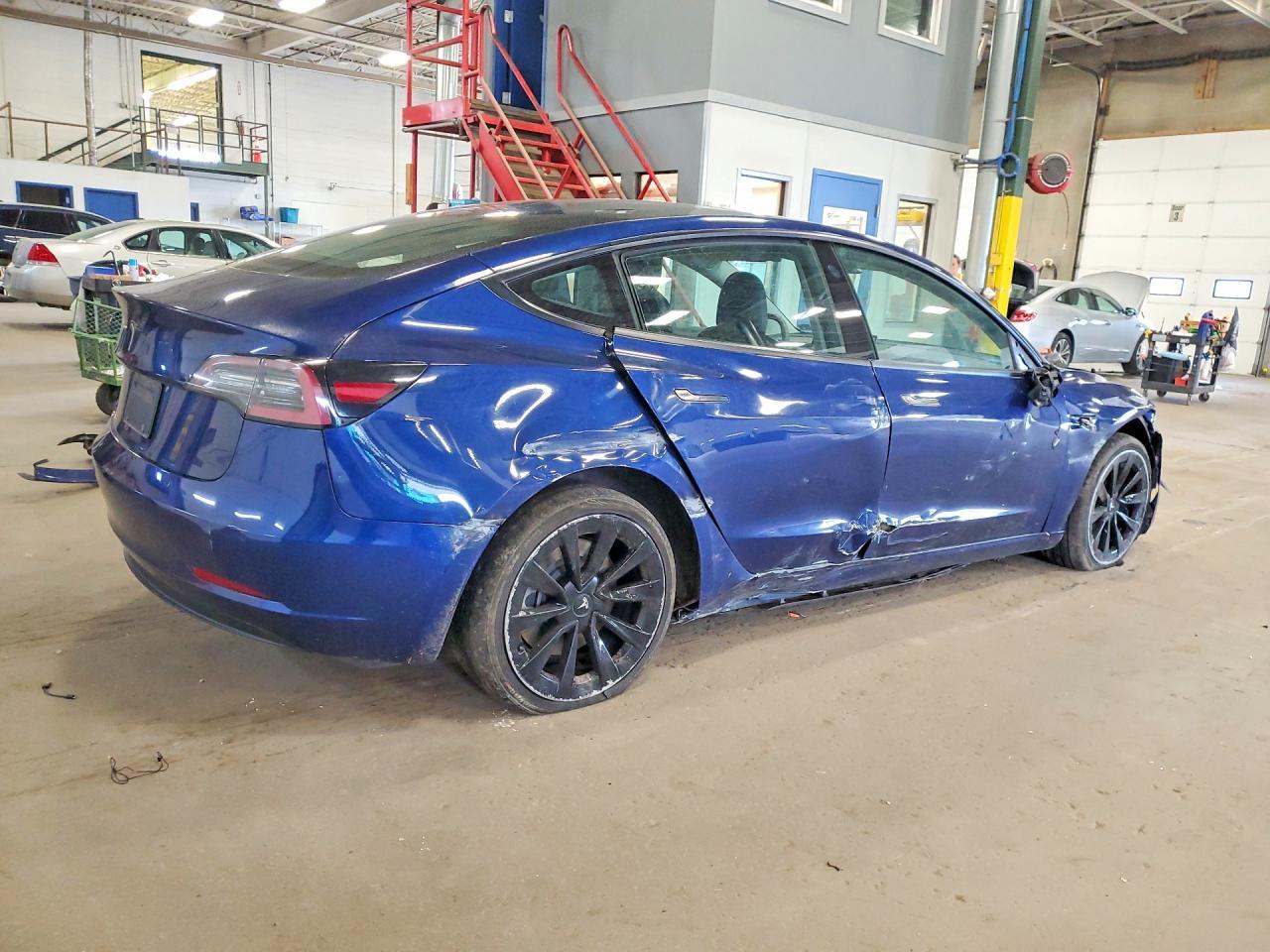 2022 Tesla Model 3 - Фото 3