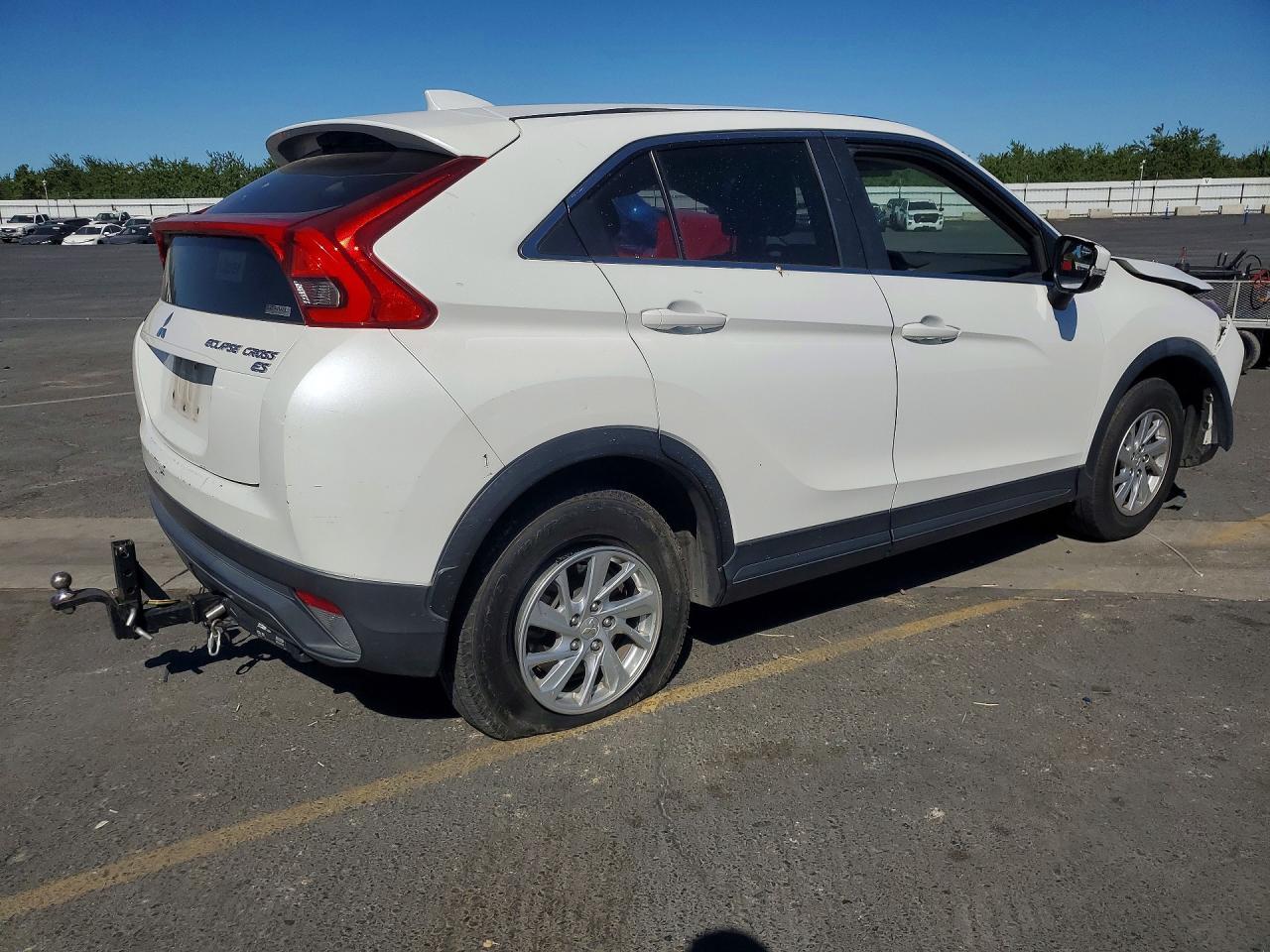 2019 Mitsubishi Eclipse Cross Es - Image 3