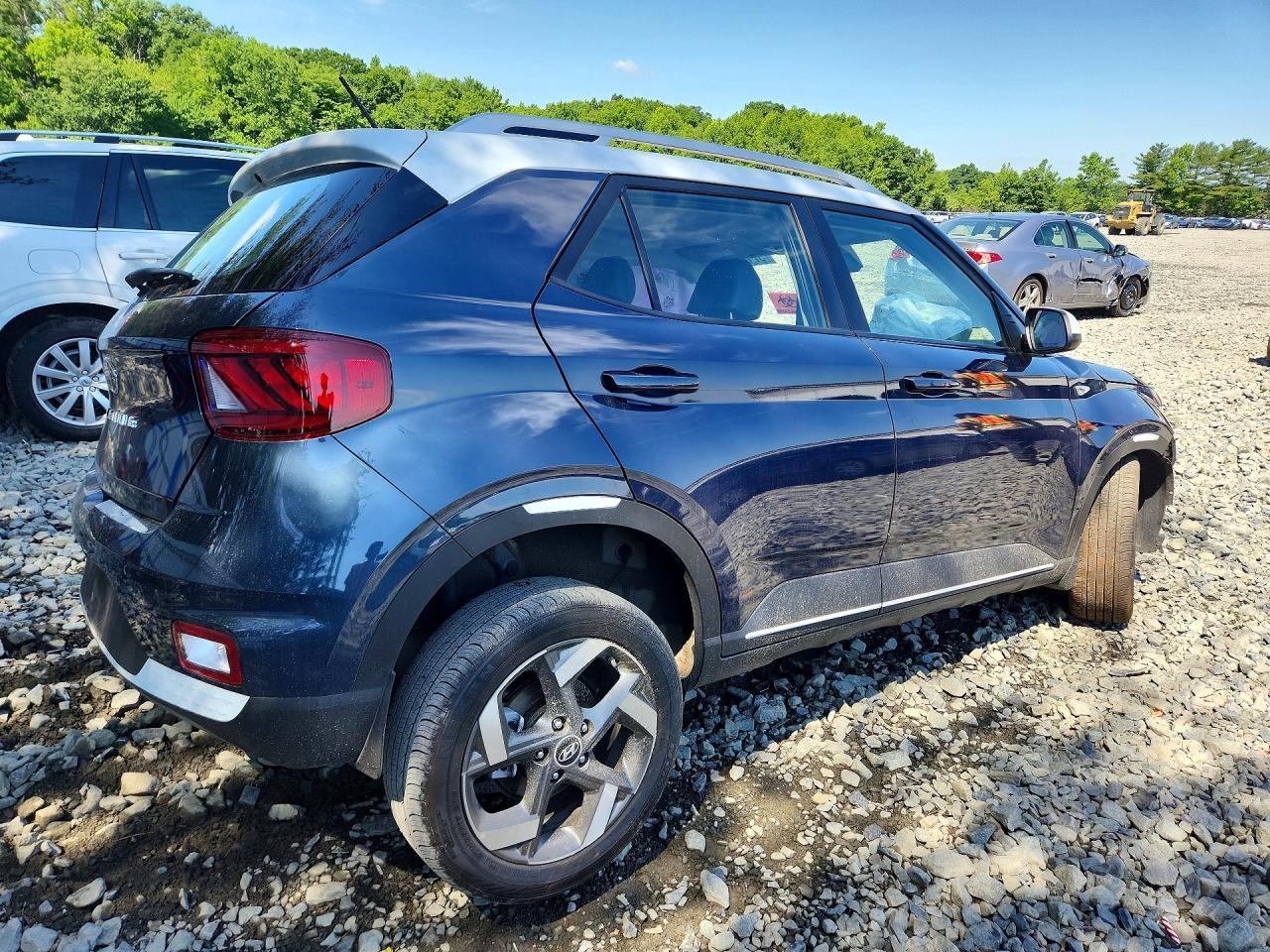 2025 Hyundai Venue Limited - Image 3