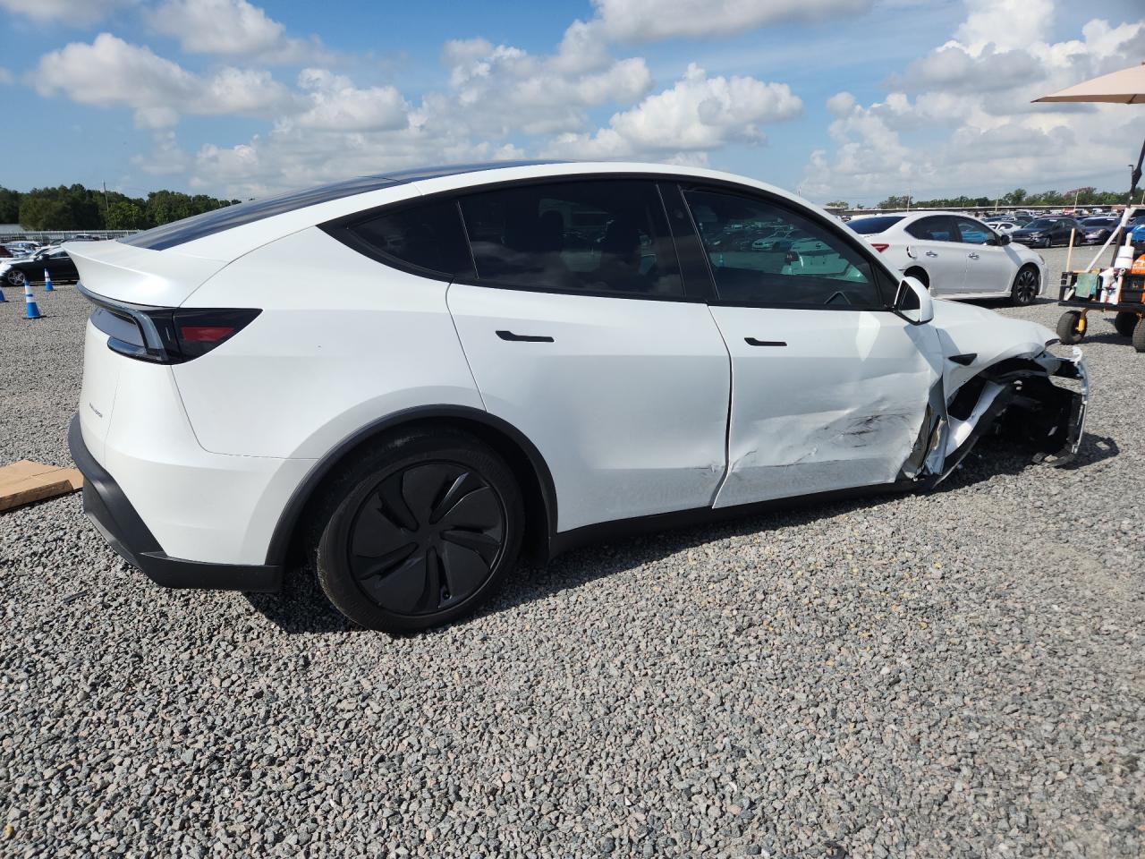 2026 Tesla Model Y - Фото 3