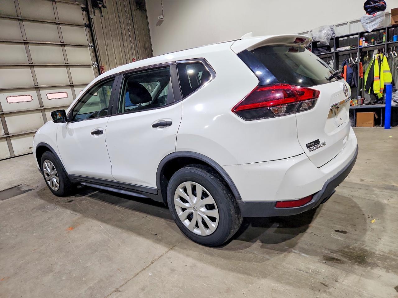 2018 Nissan Rogue S - Фото 2