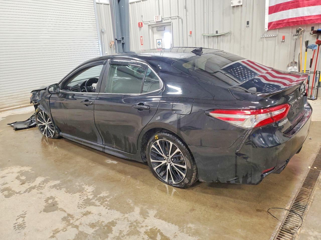 2019 Toyota Camry Se - Image 2