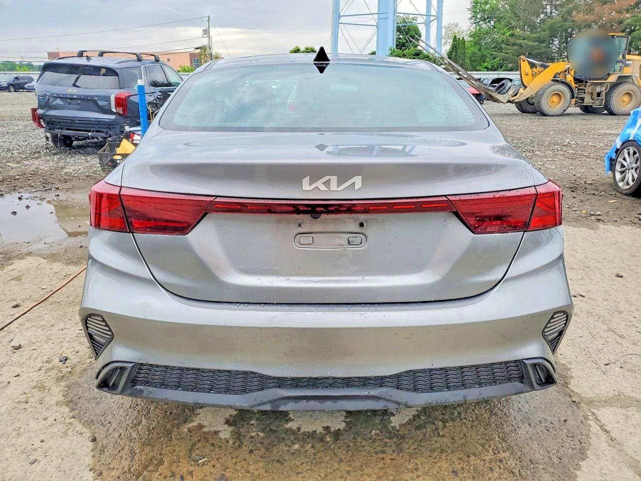 2023 Kia Forte Lxs - Image 6