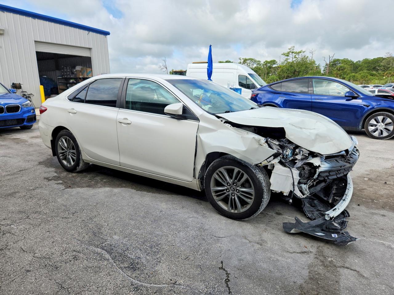 2016 Toyota Camry Se - Фото 4