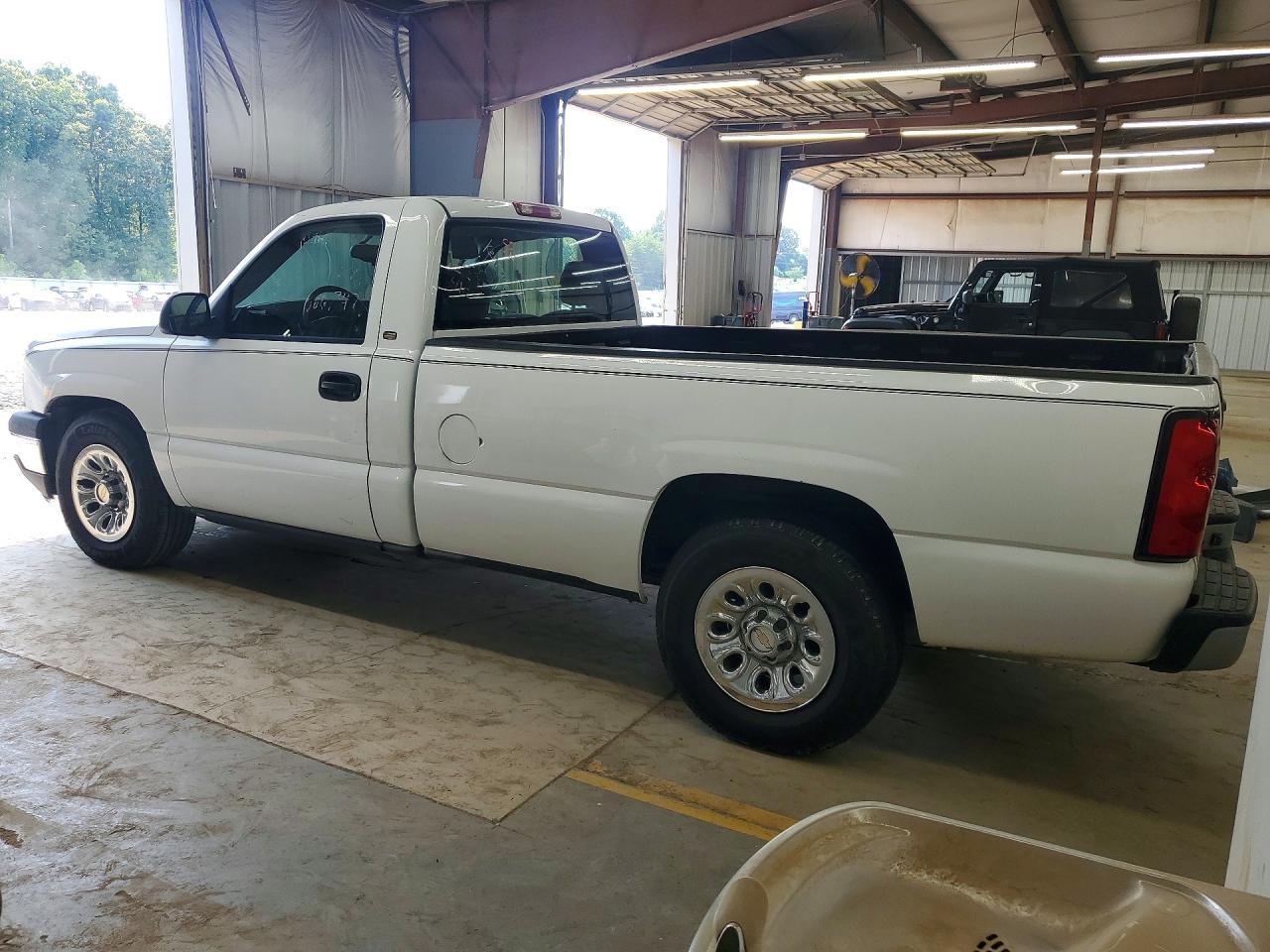 2005 Chevrolet Silverado C1500 - Image 2