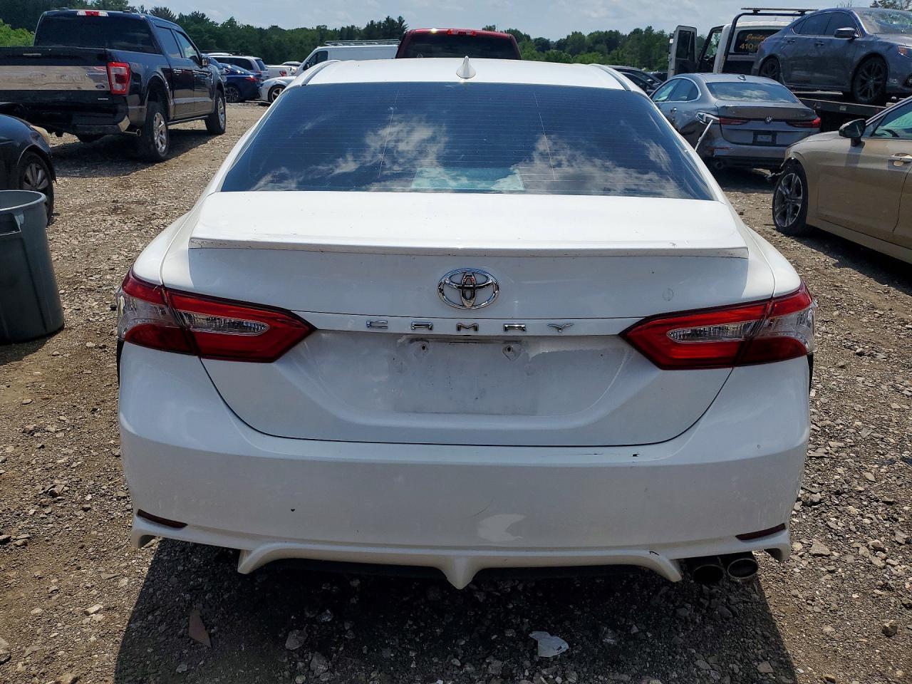 2020 Toyota Camry Se - Фото 6