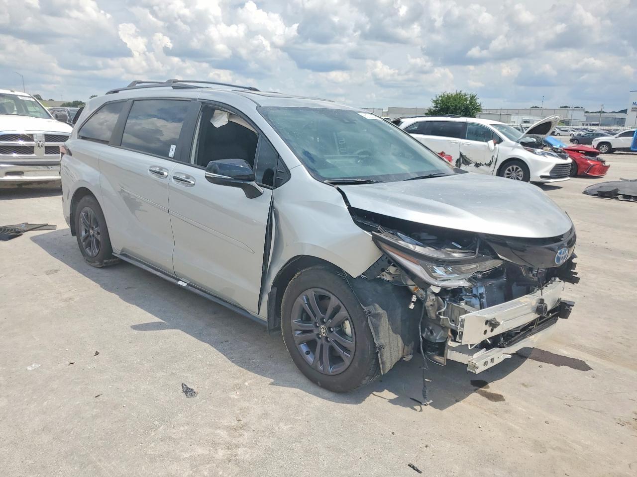 2025 Toyota Sienna Xse 7-Passenger - Фото 4