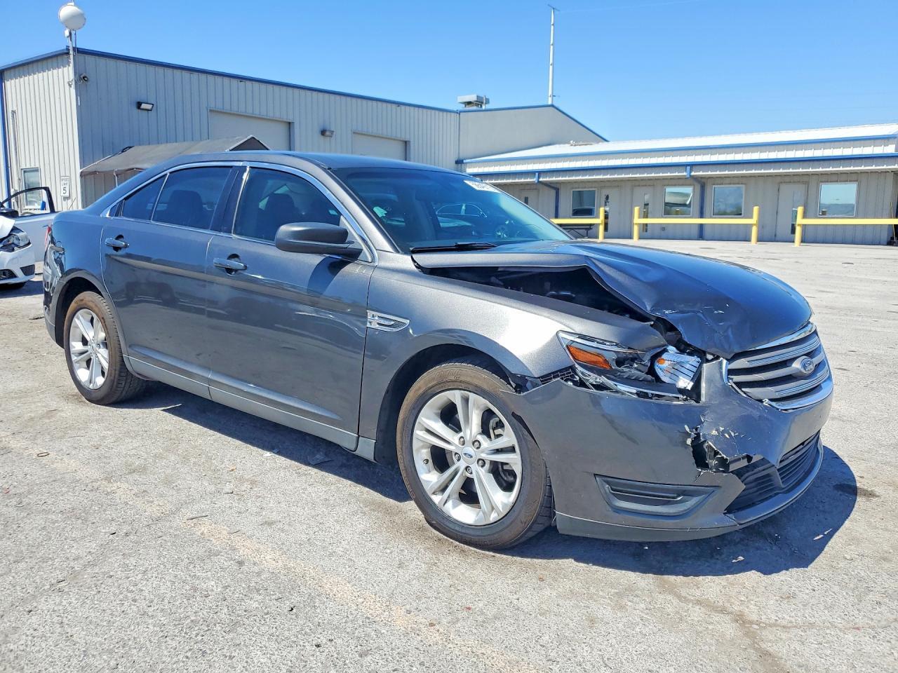 2018 Ford Taurus Se - Фото 4