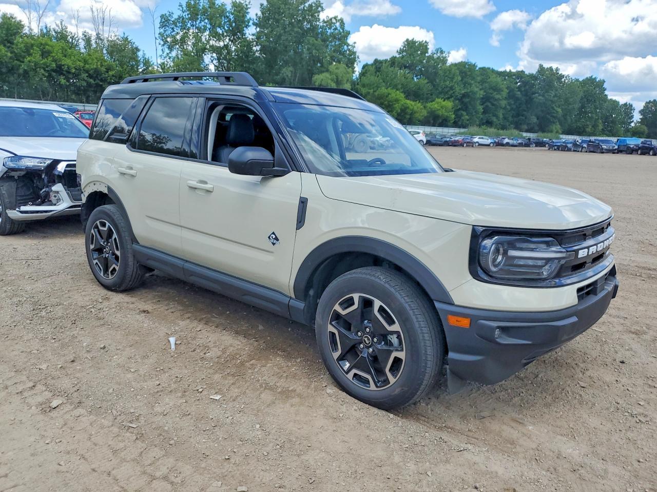 2024 Ford Bronco Sport Outer Banks - Image 4