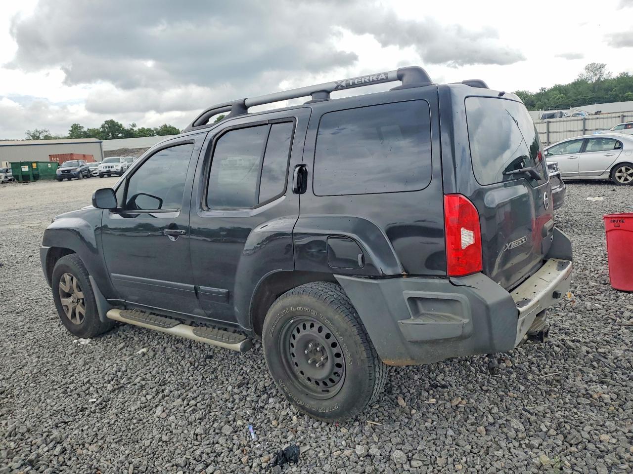 2010 Nissan Xterra X - Image 2