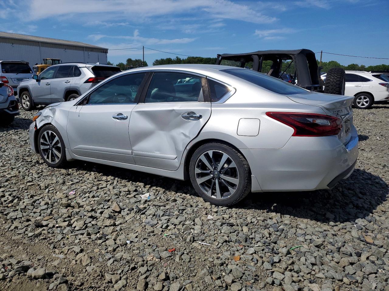 2017 Nissan Altima 2.5 Sr - Image 2