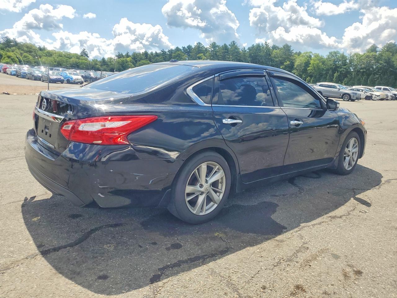 2017 Nissan Altima 2.5 - Image 3