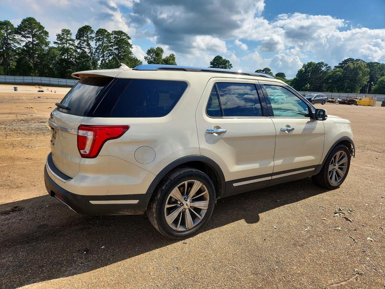 2018 Ford Explorer Limited - Image 3
