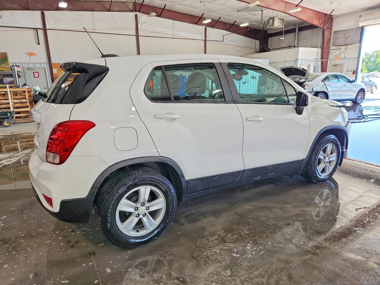 2021 Chevrolet Trax Ls - Фото 3